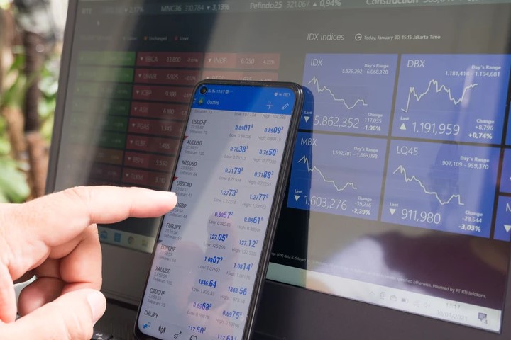 Aplikasi investasi saham terbaik untuk para investor